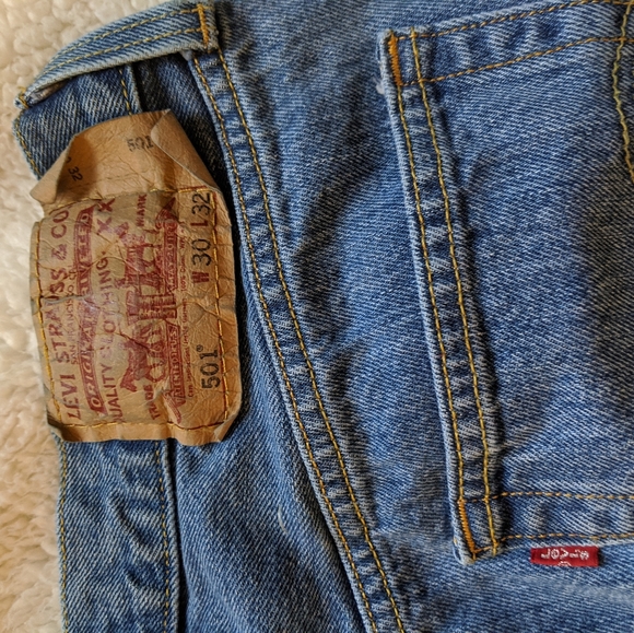 Levi's 501 Button Fly Straight High Rise Mom Jeans - Picture 7 of 8